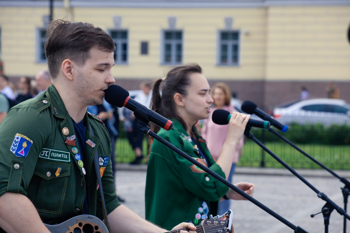 Торжественная линейка студенческих отрядов прошла 3 июля на Сенатской площади
