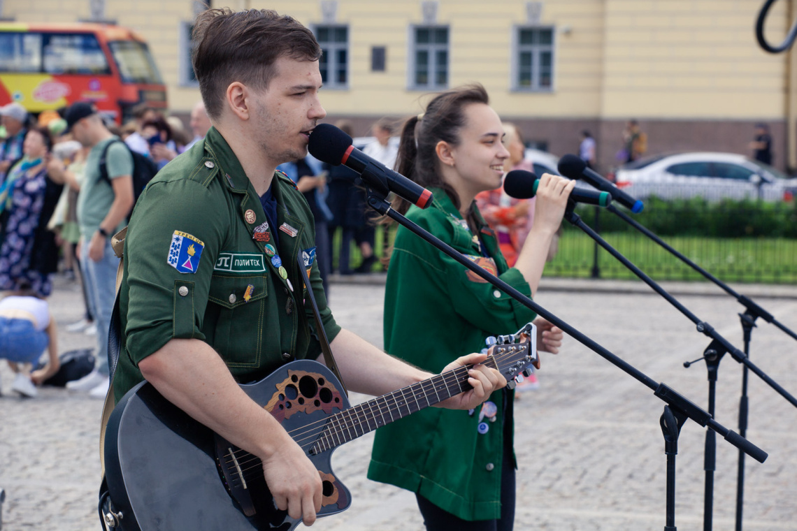 Торжественная линейка студенческих отрядов прошла 3 июля на Сенатской площади