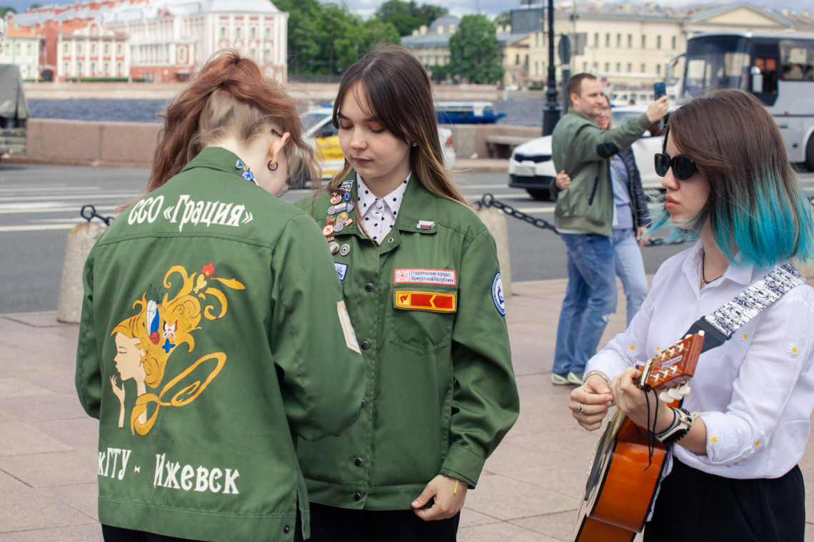 Торжественная линейка студенческих отрядов прошла 3 июля на Сенатской площади