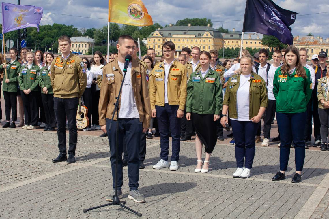 Торжественная линейка студенческих отрядов прошла 3 июля на Сенатской площади