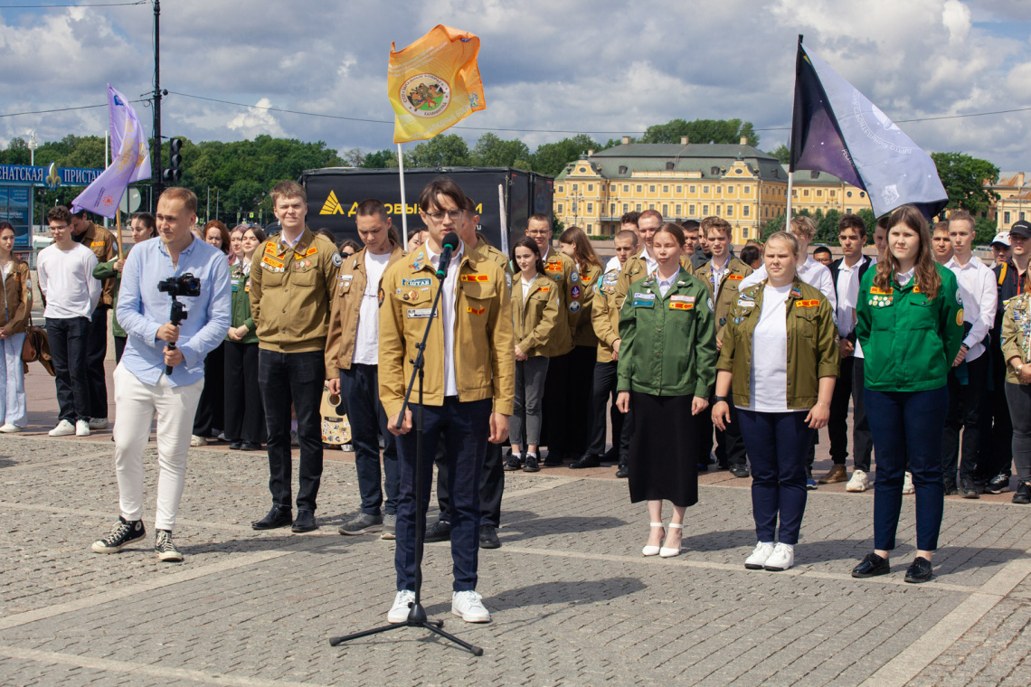 Торжественная линейка студенческих отрядов прошла 3 июля на Сенатской площади