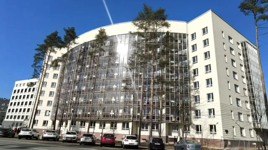 Общежитие для сотрудников онкологической больницы в Песочном